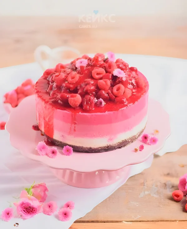 Торт с ягодами и цветами для диабетиков Фото