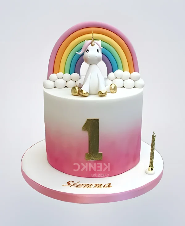 Милый торт с единорогом и золотой цифрой 1 Фото