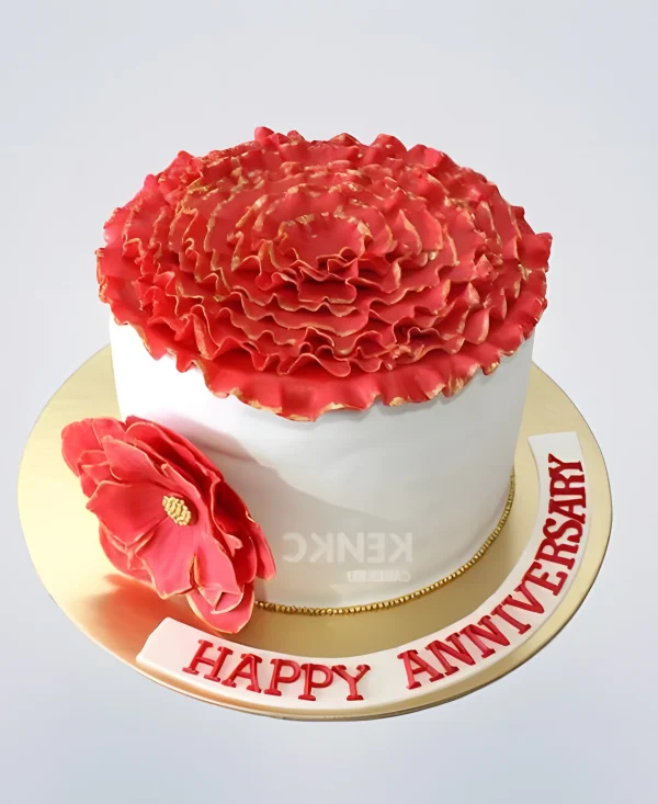 Торт белый с красными цветами Фото