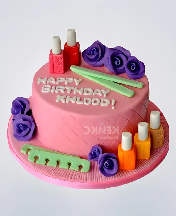 Торт розовый с пилочкой и лаком для ногтей Фото