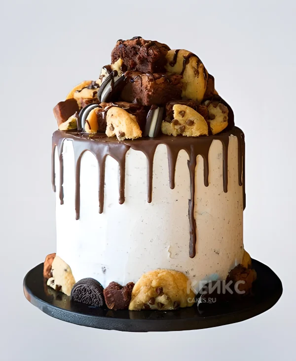Торт с шоколадной глазурью и печеньем Фото