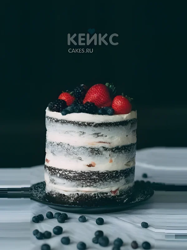 Торт в стиле рустик с клубникой и другими ягодами Фото