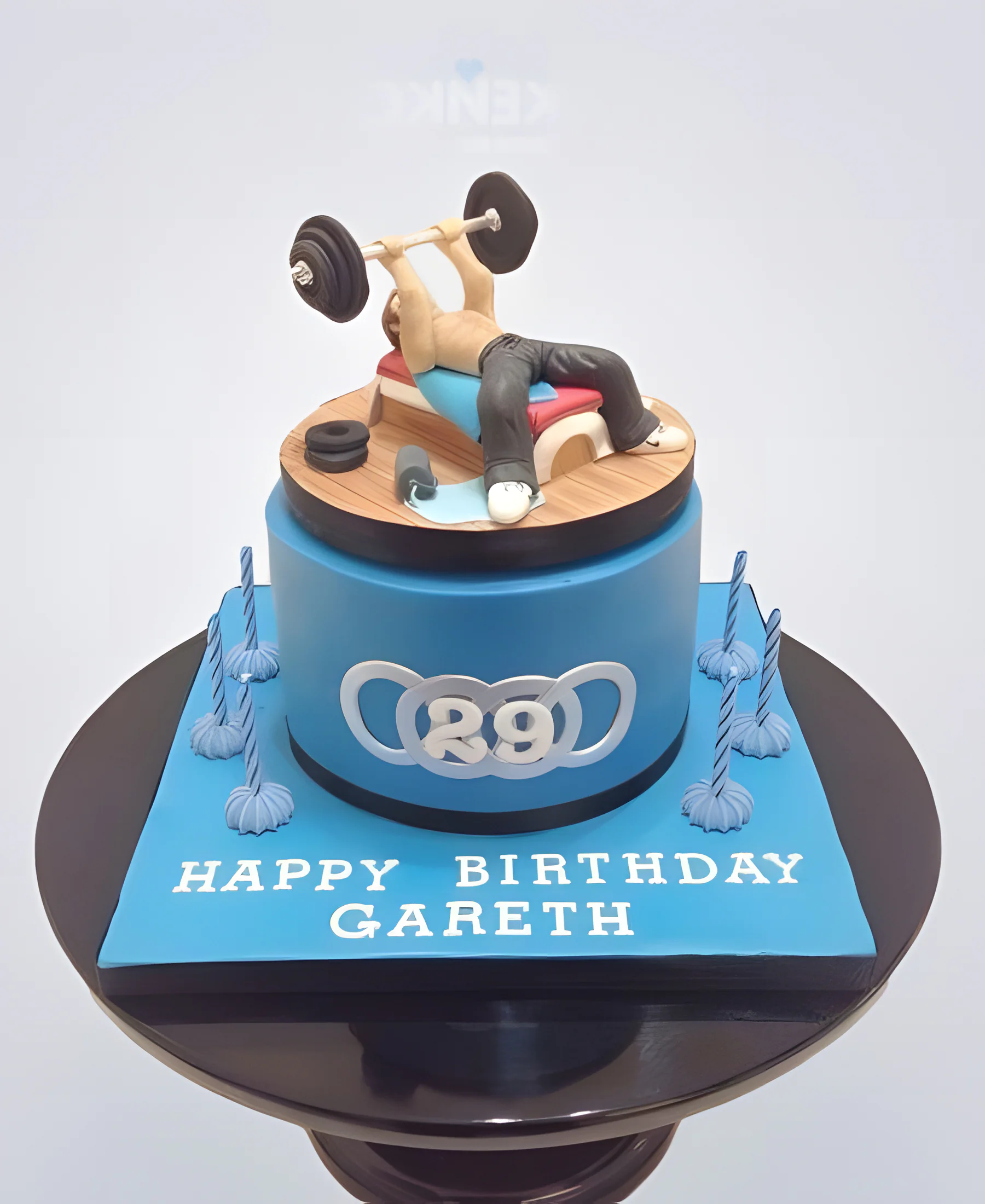 Торт Легкая атлетика с фигуркой спортсмена и штанги Фото