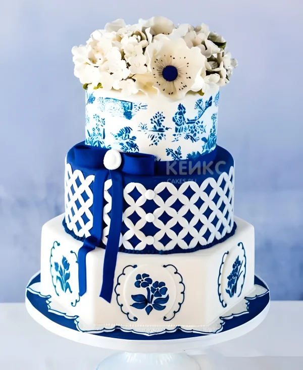 Шикарный торт в стиле гжель с цветами Фото