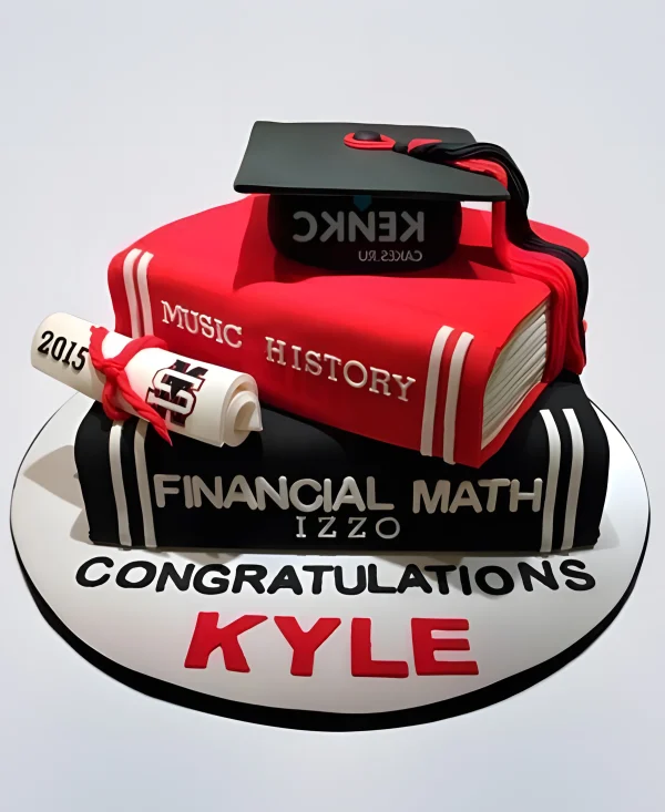 Черно-красный торт в виде книг и магистерской шляпы Фото