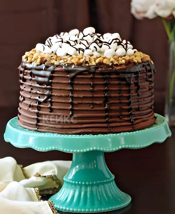 Торт коричневый с шоколадом и попкорном Фото