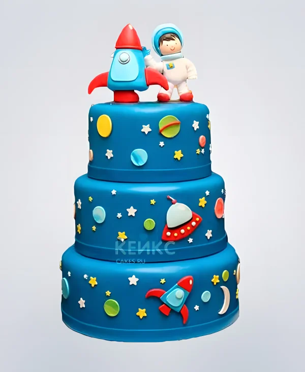 Торт космос с космическим кораблём и космонавтом Фото