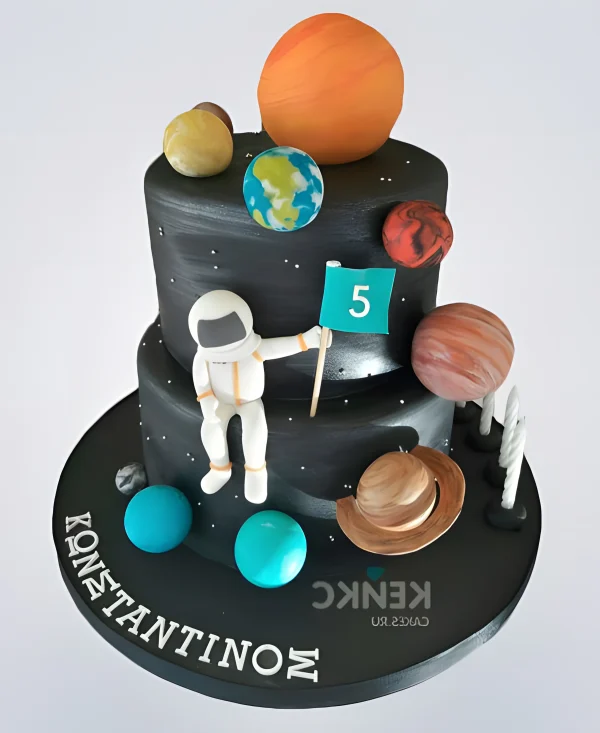Оригинальный торт с фигуркой космонавта Фото