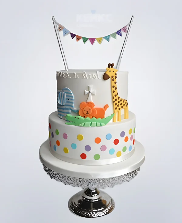 Торт белого цвета со зверями Фото