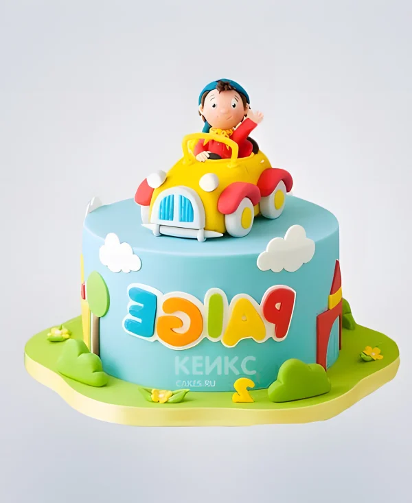 Голубой торт с мальчиком в игрушечной машинке Фото