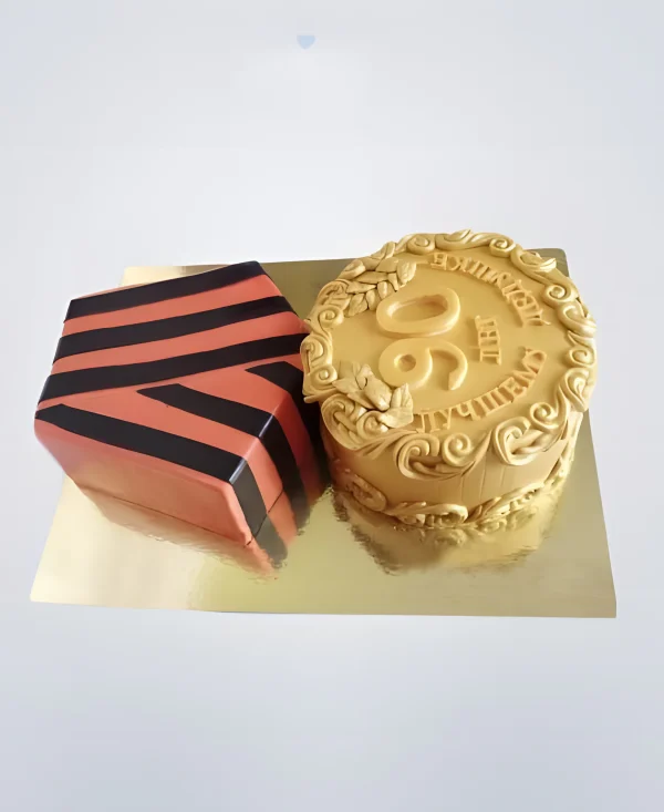 Торт в виде медали с георгиевской лентой Фото