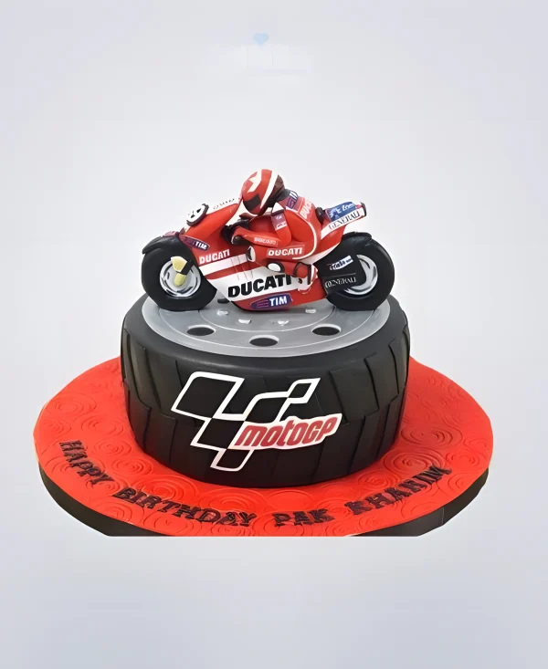 Торт красный мотоцикл на шине Фото