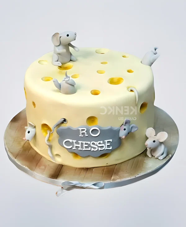 Торт  с фигурками мышек и надписью Фото