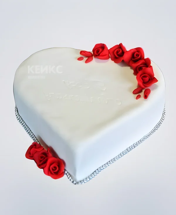Торт на агатовую свадьбу в виде сердца с розами Фото