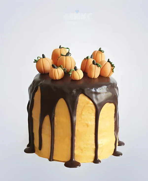 Торт на Хэллоуин с глазурью и тыквами Фото