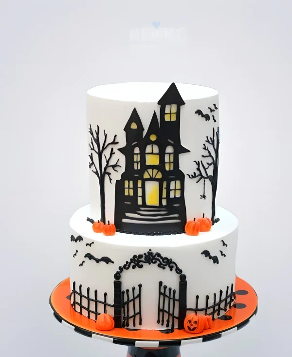 Праздничный торт на Хэллоуин с прорисованным замком Фото