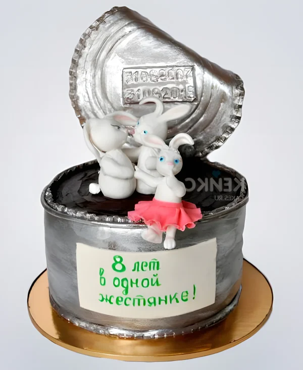 Торт на маковую и жестяную свадьбу с зайчиками Фото