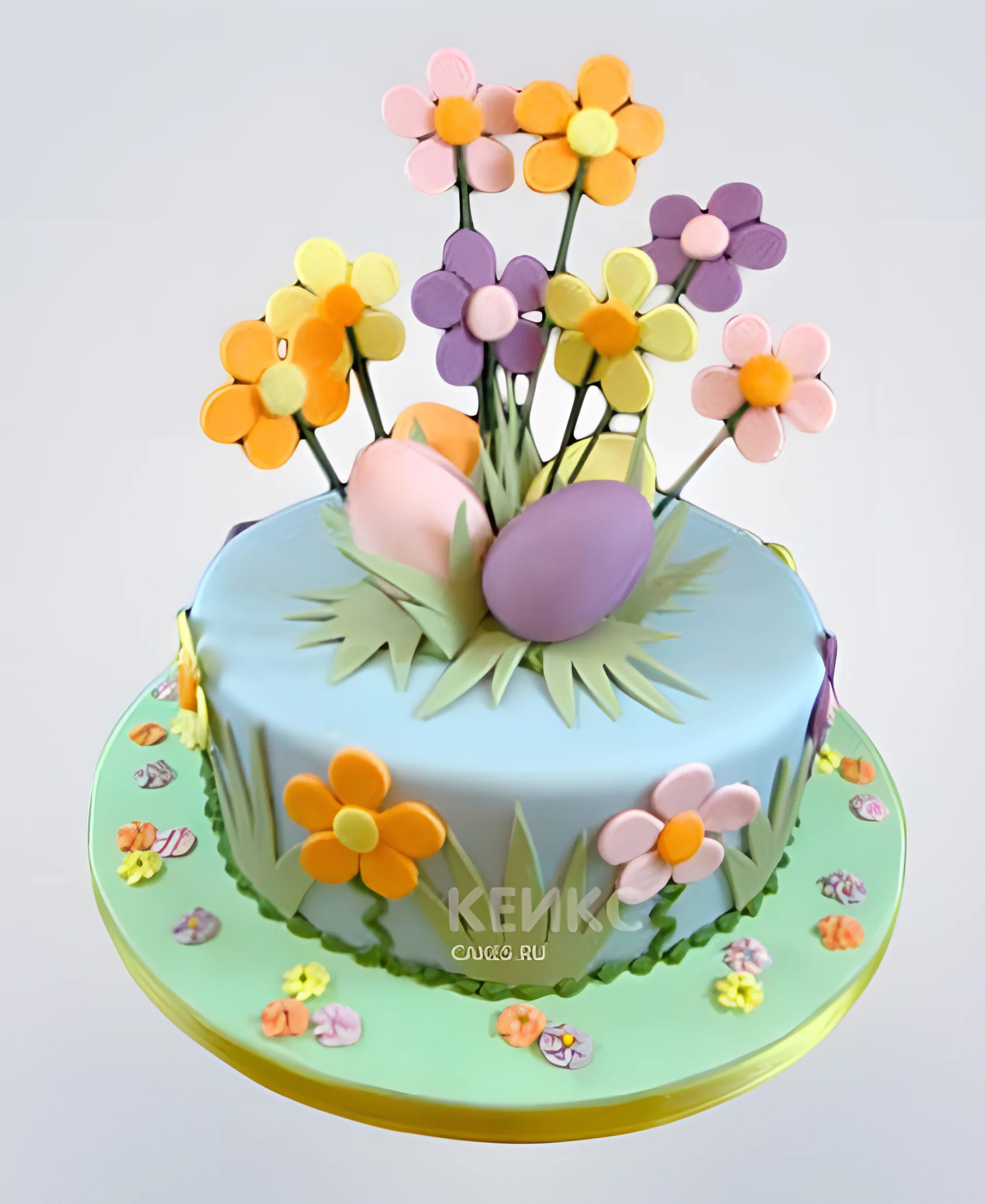 Пасхальный торт с яйцами и цветами Фото