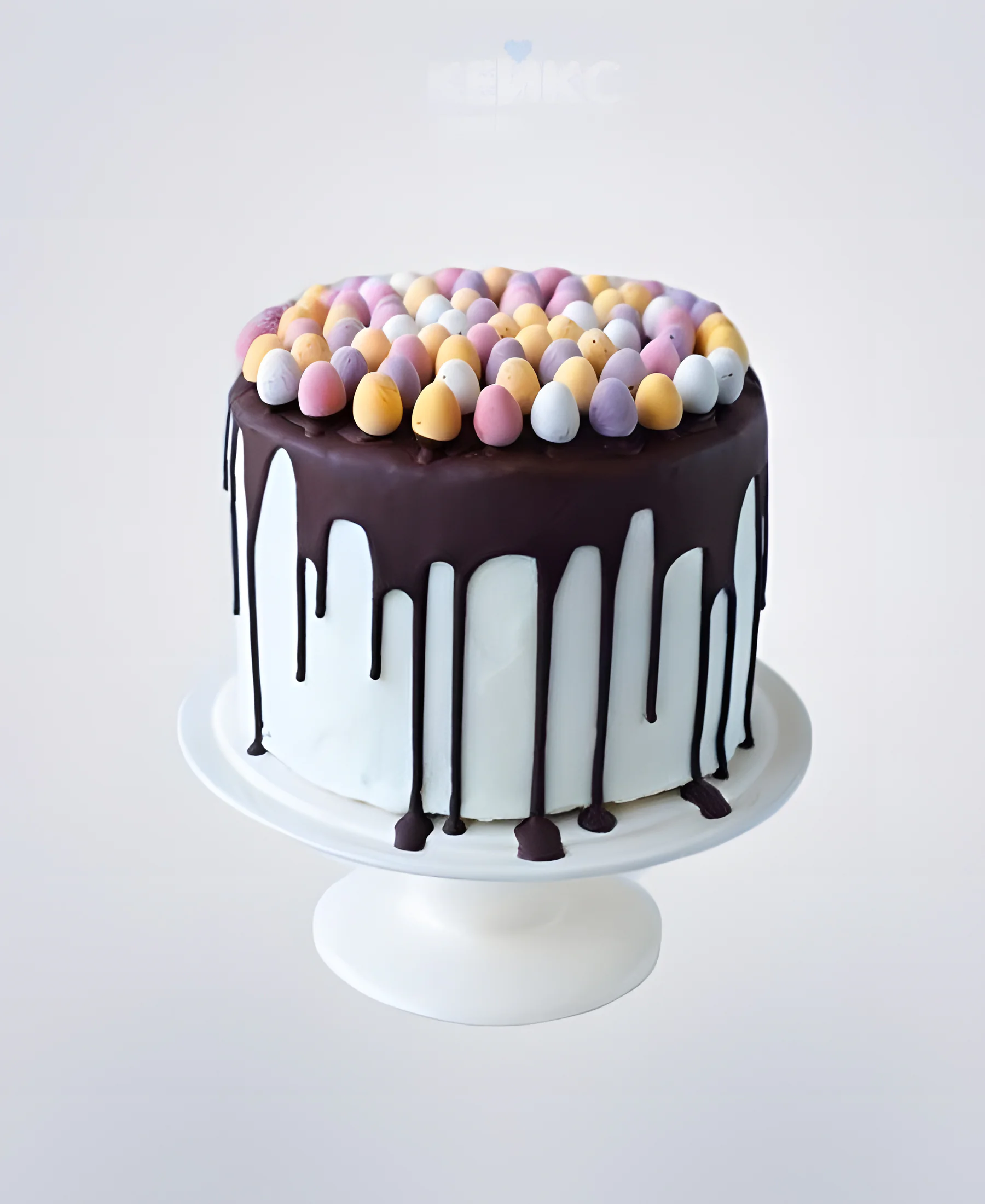 Голубой торт на Пасху с шоколадной глазурью Фото