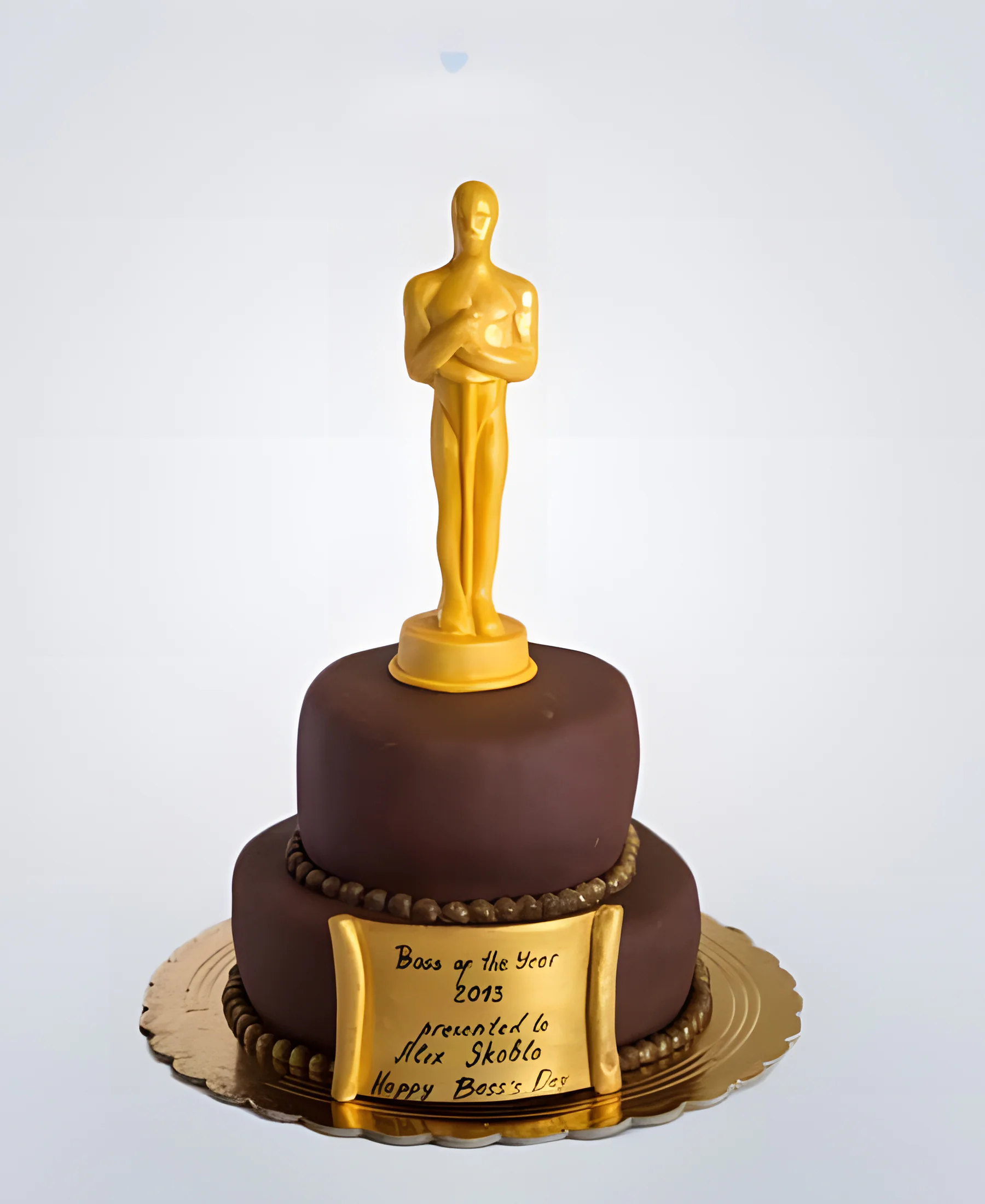 Торт Оскар с золотой статуэткой Фото