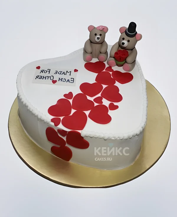 Белый торт с красными сердцами и мишками Фото