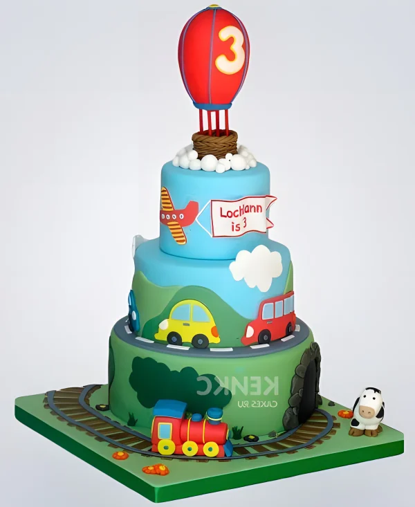 Красивый торт с красным воздушным шаром и паровозом Фото