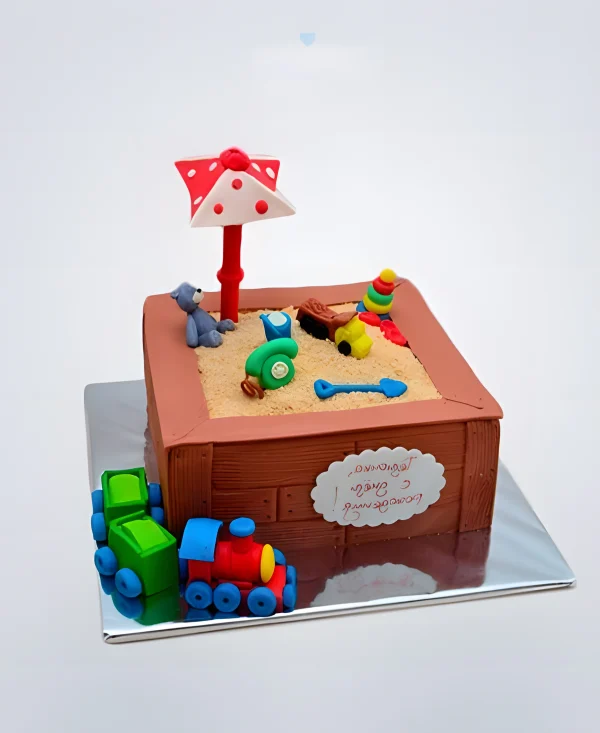 Торт песочница с игрушками и паровозиком Фото
