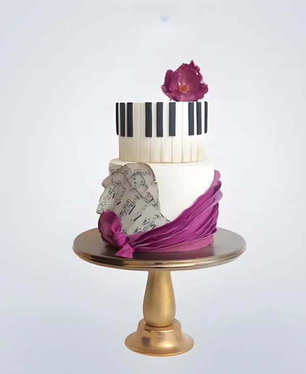 Торт пианино с клавишами и цветком Фото