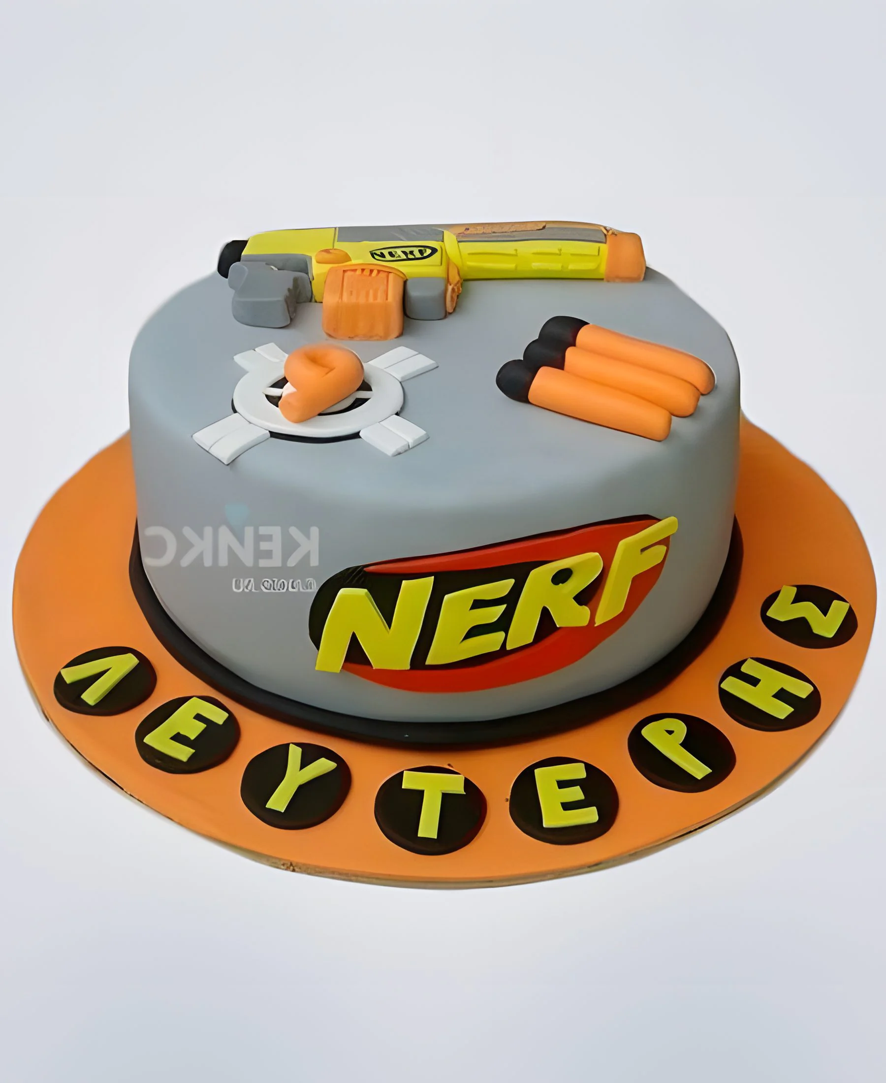 Мастичный торт пистолет с надписью Фото