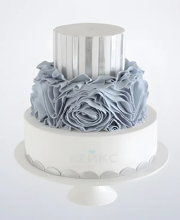 Оригинальный торт в бело-голубых тонах Фото
