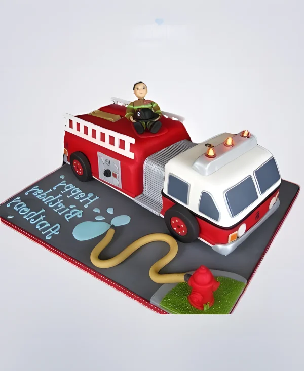 Торт в виде пожарной машины с гидрантом и пожарным Фото