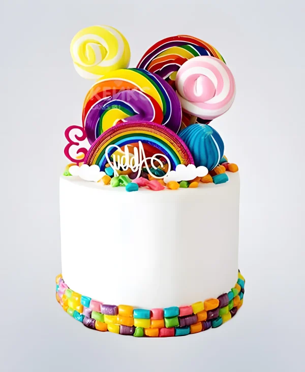 Детский кремовый торт с леденцами на 3 годика Фото