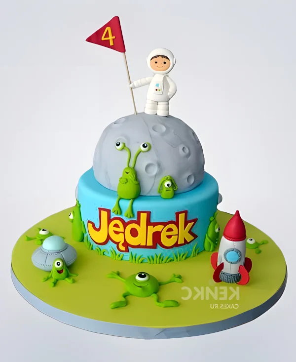 Торт с фигуркой космонавта на другой планете Фото