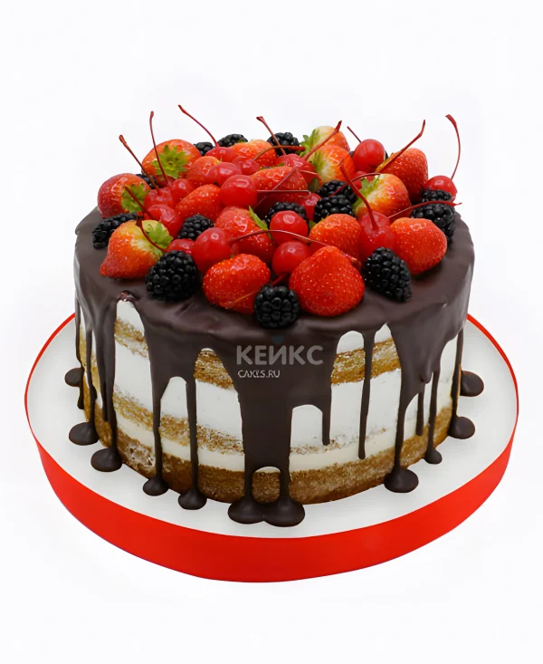 Торт с клубникой и шоколадной глазурью Фото