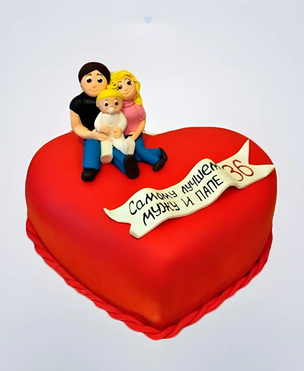 Торт в виде сердца с фигурками Фото