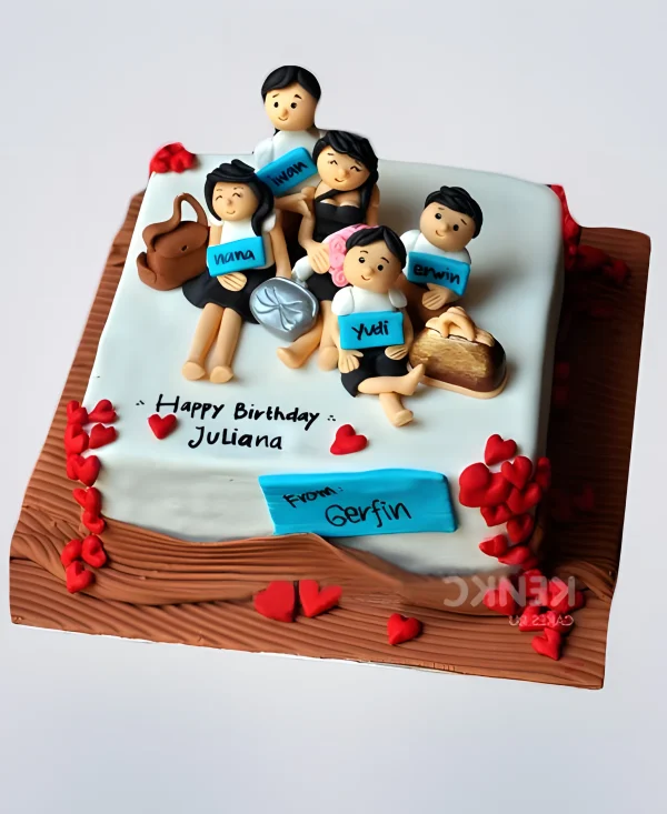 Квадратный торт с сердечками и фигурками Фото