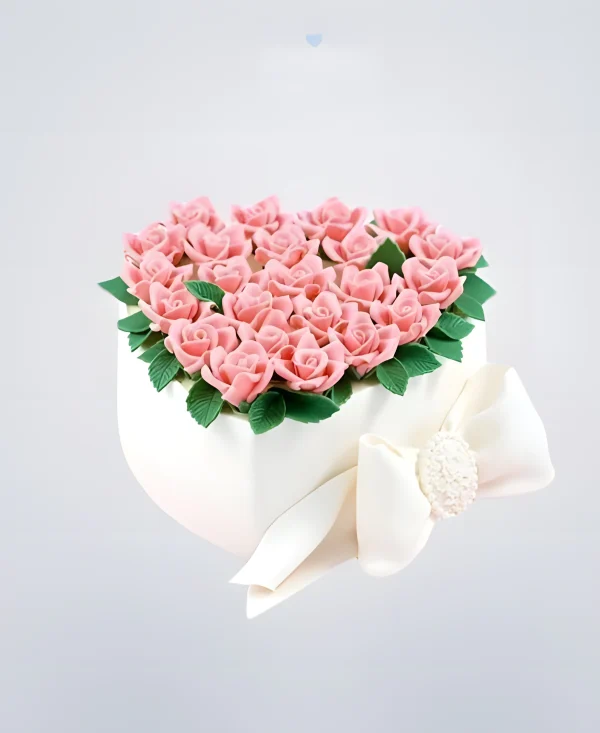 Торт в форме сердца с розовыми цветами и бантом Фото