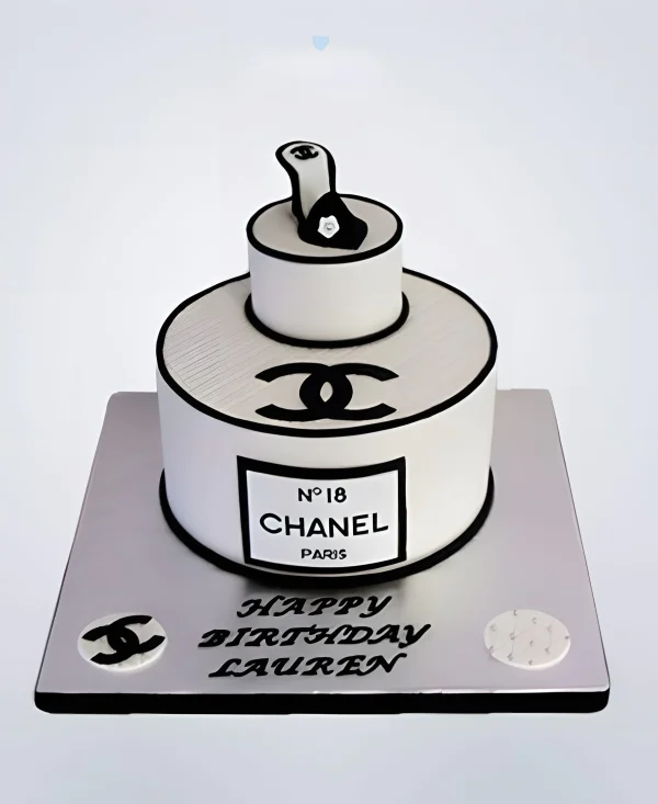 Торт шанель с логотипом и туфелькой Фото