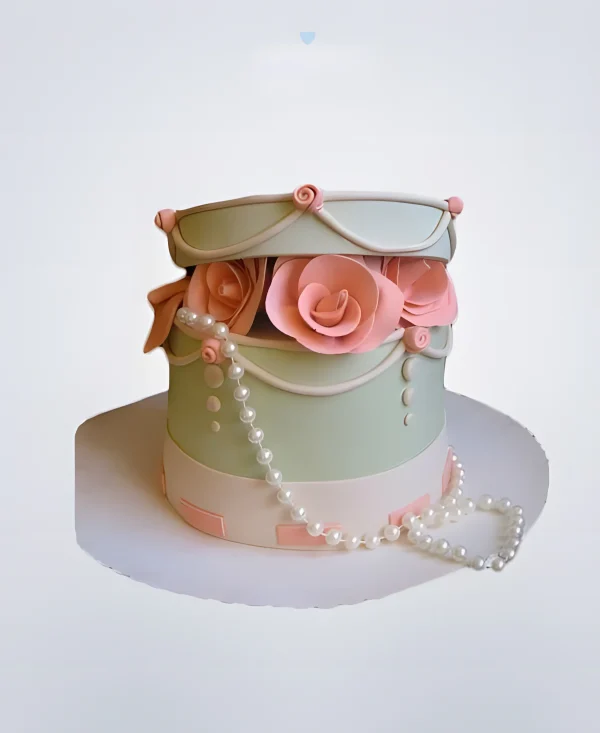 Торт в виде круглой шкатулки с цветами Фото