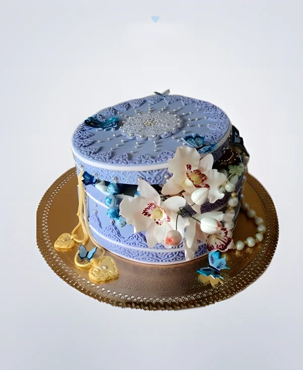 Торт в виде фиолетовой шкатулки с цветами Фото