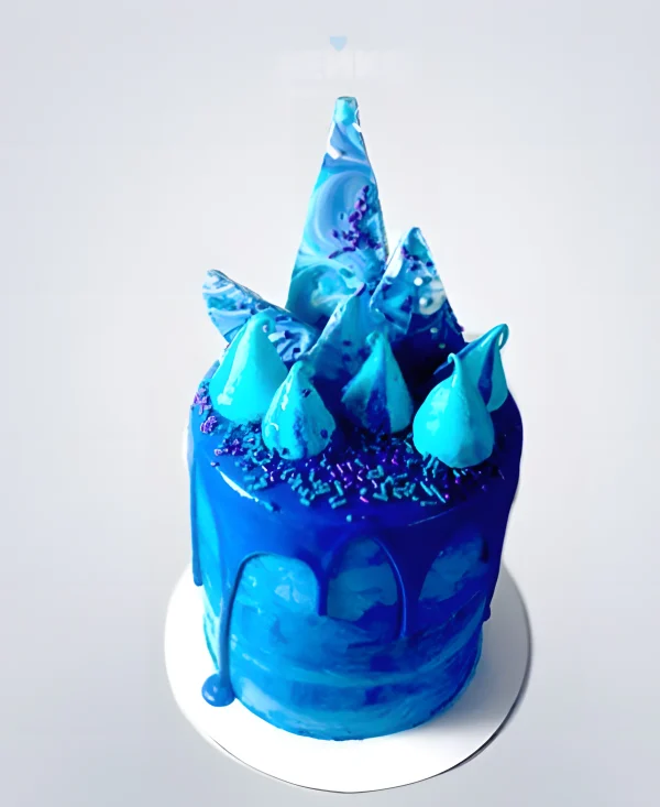Синий торт с фигурками Фото