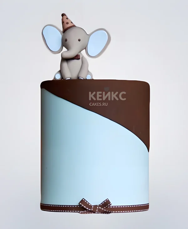 Коричнево-голубой торт с фигуркой слоника Фото