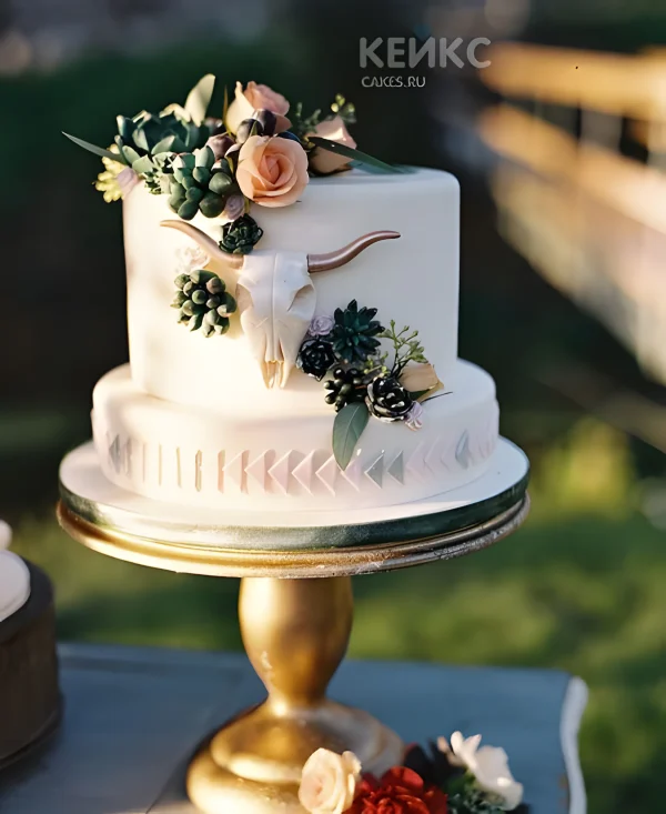 Свадебный торт в стиле бохо с черепом быка Фото