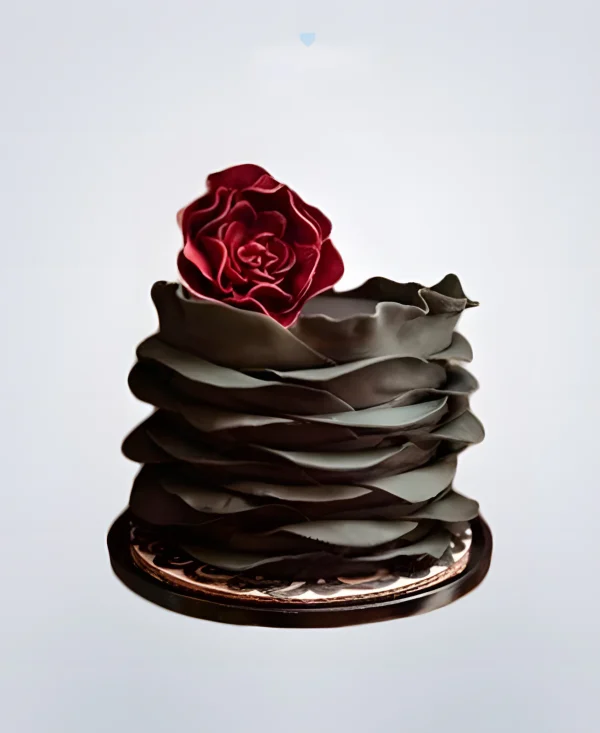 Торт в стиле готика с красным цветком Фото