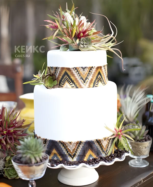 Свадебный торт в стиле бохо белый с узорами Фото
