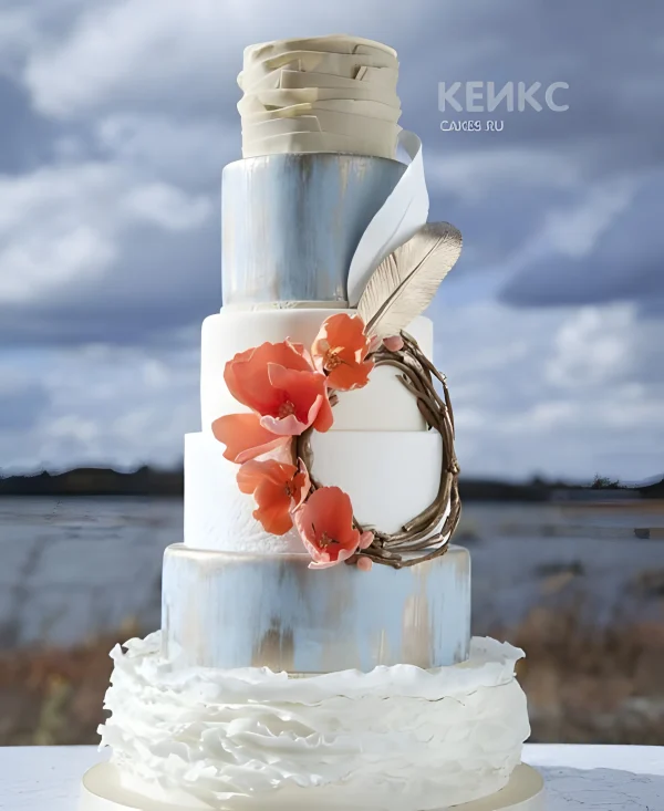 Свадебный торт в стиле бохо с венком и перьями Фото