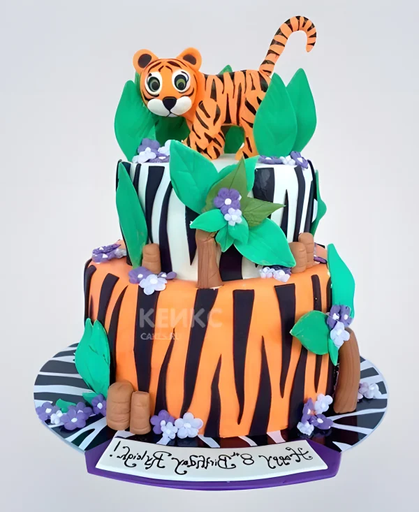 Яркий торт с фигуркой тигра Фото