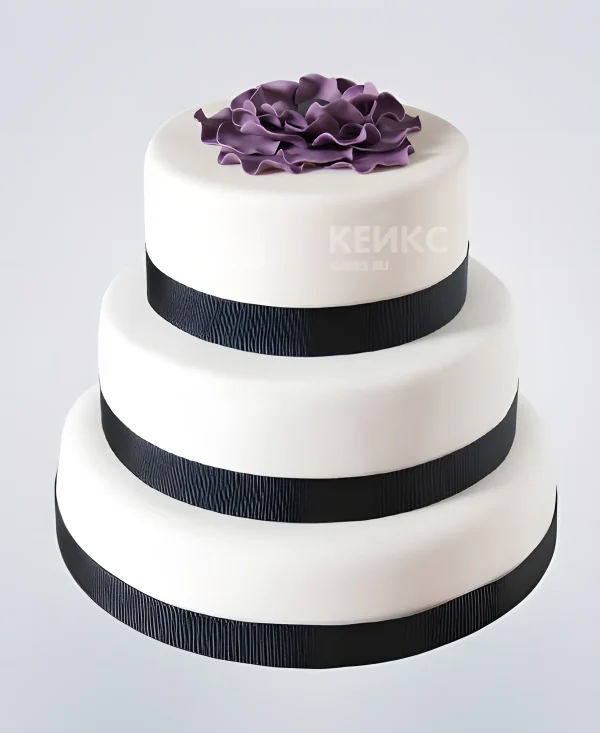 Торт в строгом стиле с атласными лентами Фото