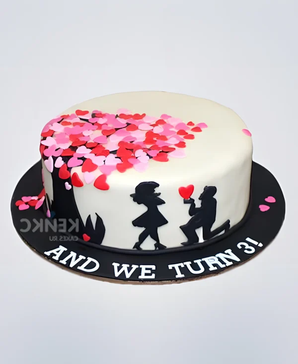 Белый торт с маленькими сердечками Фото