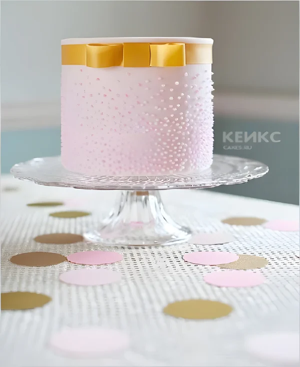 Розовый торт с желтым бантиком для девушки Фото